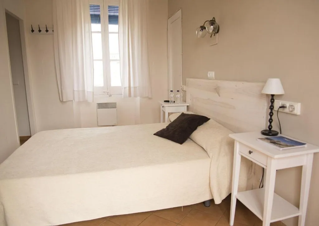 Room, Hostal L'Estrella, Costa Brava