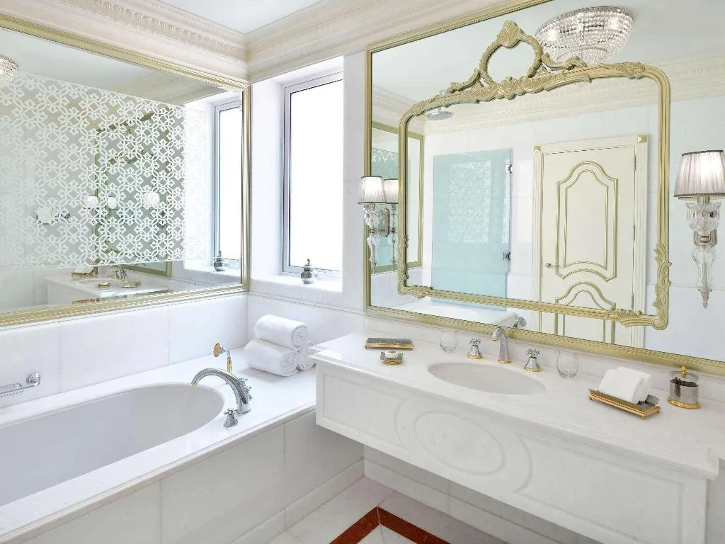 DOUBLE CLUB PREMIUM Room, Raffles The Palm Dubai, Dubai