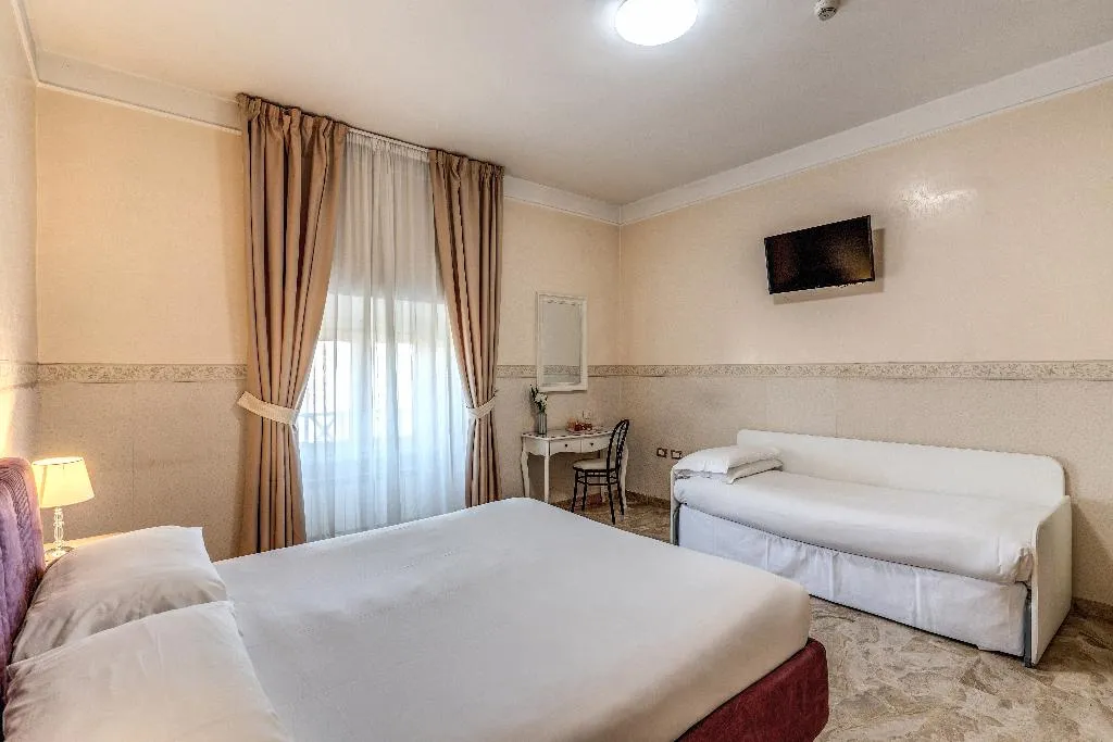 TRIPLE CLASSIC Room, Hotel Orazia, Rome