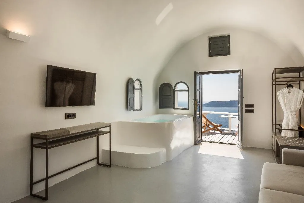 SUITE WITH JACUZZI Room, Sun Rocks Boutique Hotel | Caldera View Suites, Santorini