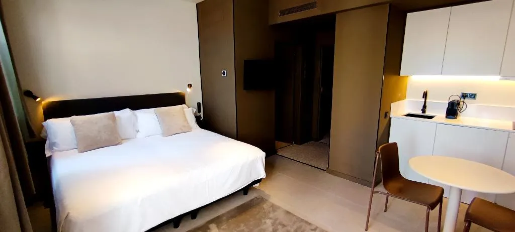 STUDIO SUPERIOR WITH TERRACE Room, Senator Barcelona Apartments, Barcelona