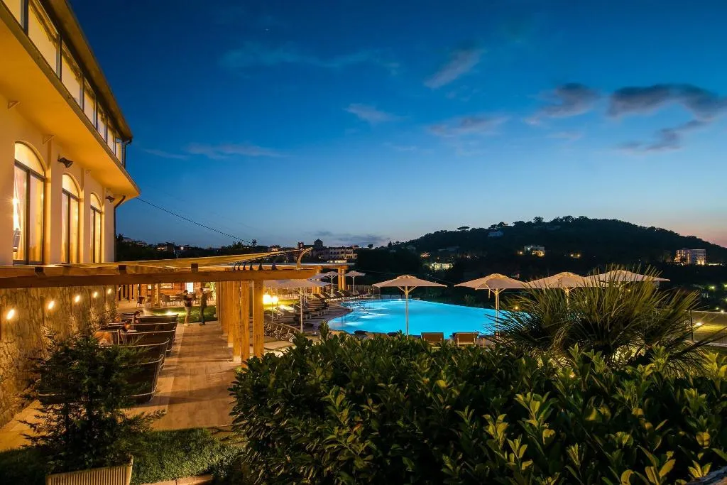 Terrace, Grand Hotel Due Golfi, Naples