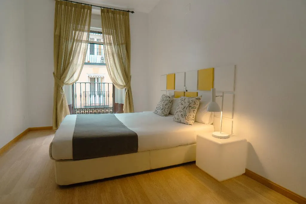 APARTMENT TWO BEDROOMS Room, Smartr Chueca, Madrid