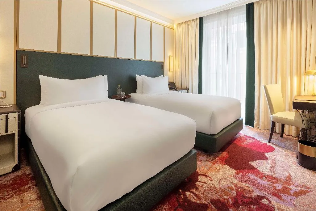 TWIN DELUXE Room, The Emerald House Lisbon, Curio Collection by Hilt, Lisbon