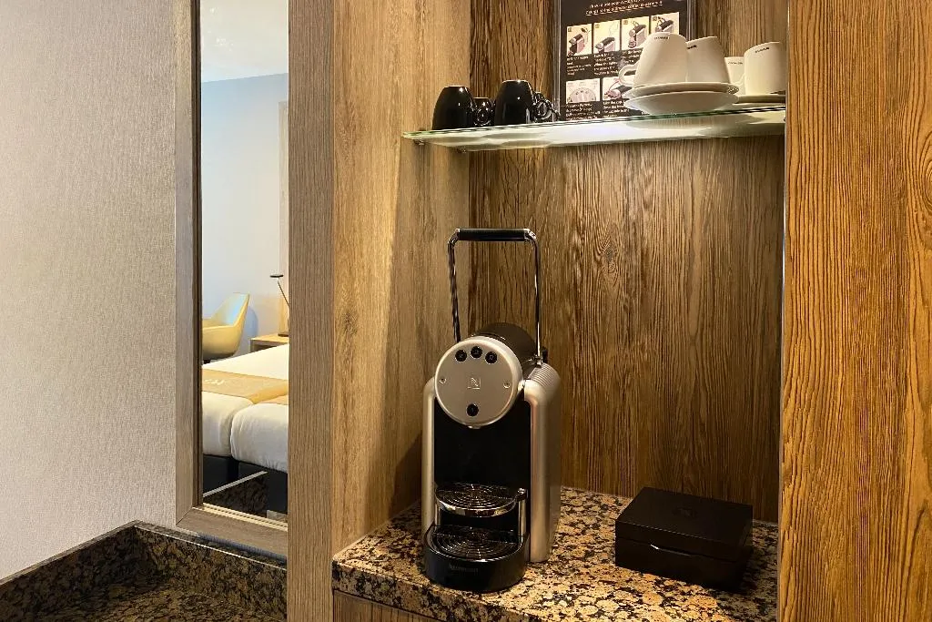 QUADRUPLE STANDARD Room, Xo Hotels Blue Square, Amsterdam