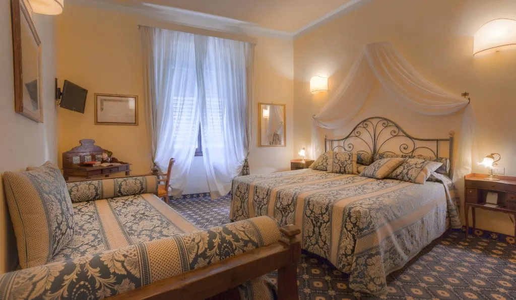 TRIPLE CLASSIC Room, Palazzo Dal Borgo, Florence