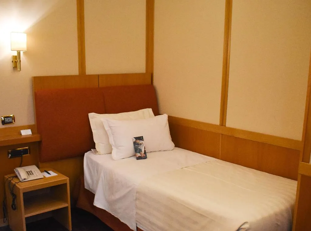 SINGLE STANDARD Room, Hilton Garden Inn Rome Colosseum, Rome