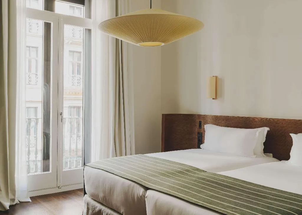 Room, Regina, Barcelona