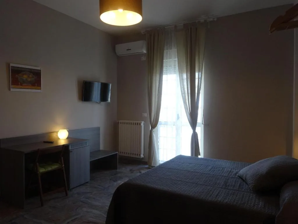 Room, Amphitheatrum Gate, Naples