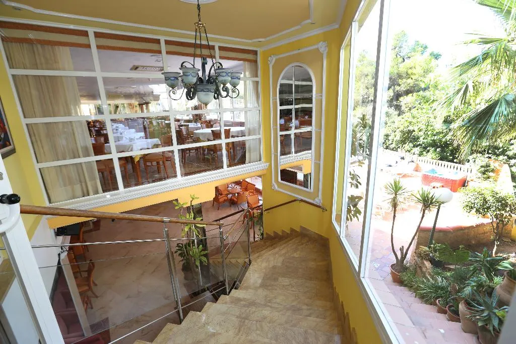 Lobby, Manaus, Majorca