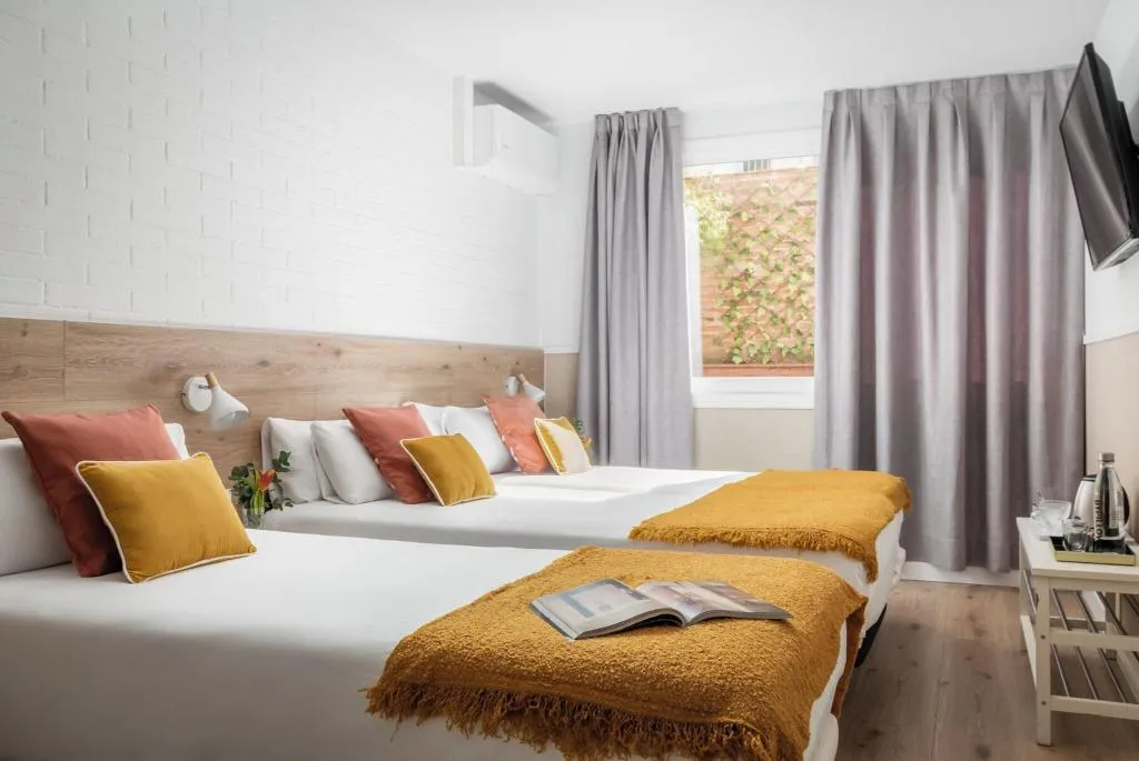 TRIPLE STANDARD Room, House by pillow, Barcelona