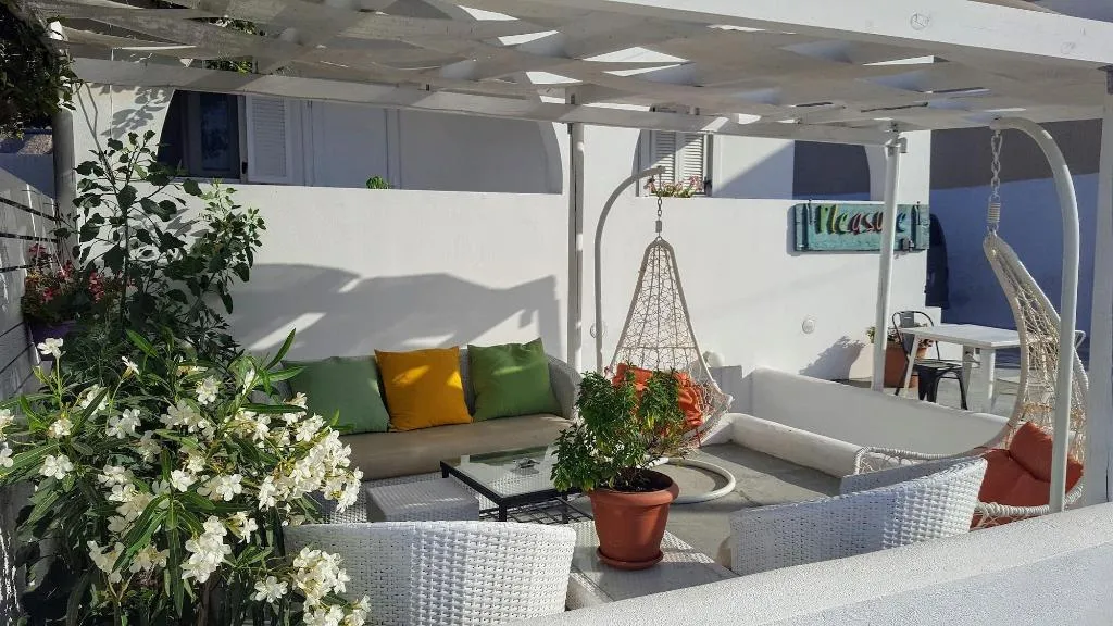 Room, Pleasure Beachside Studios, Santorini
