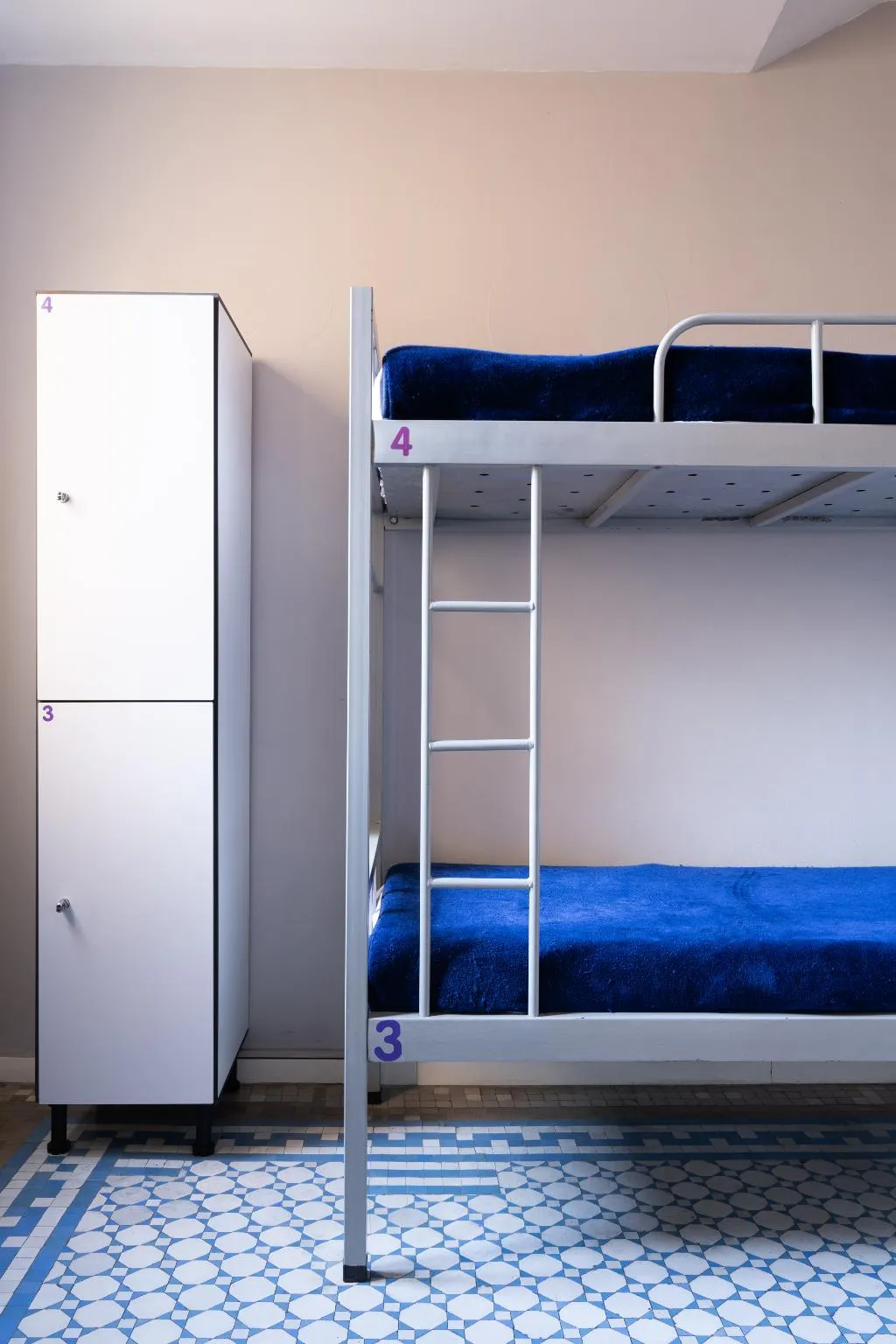 Bed in dormitory FEMALE ROOM Room, Purple Nest, Valencia