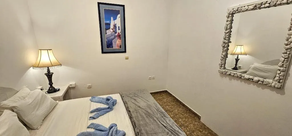 Room, Pleasure Beachside Studios, Santorini