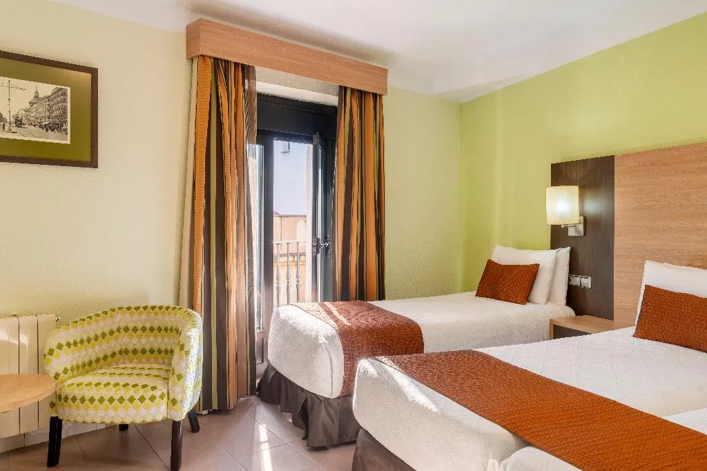 TRIPLE STANDARD Room, Ballesta, Madrid