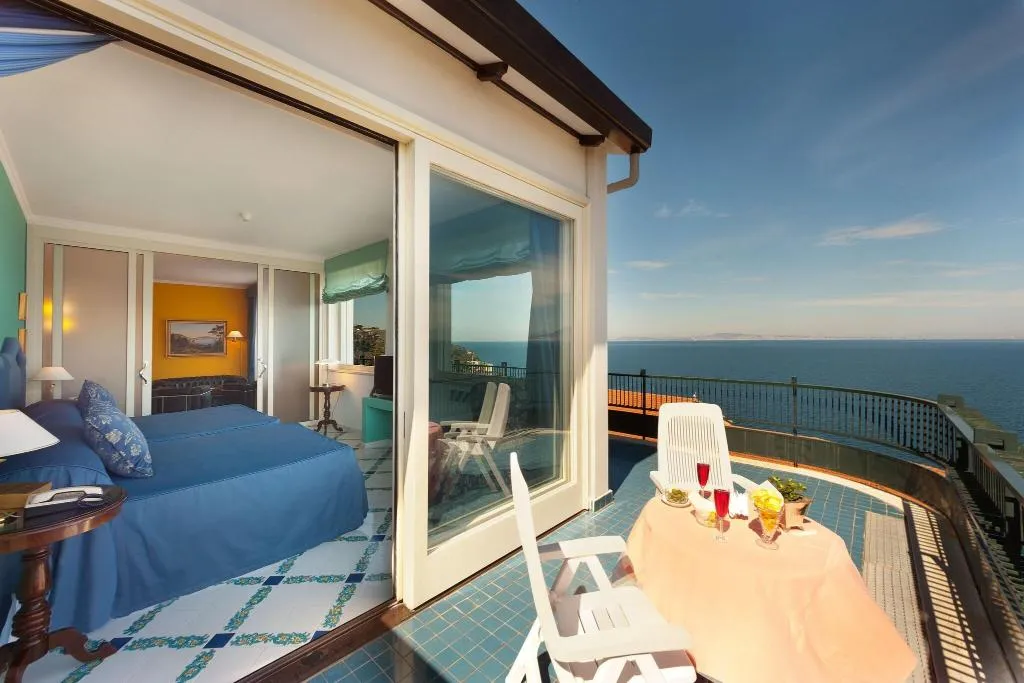 SUITE SEA VIEW Room, Continental, Naples