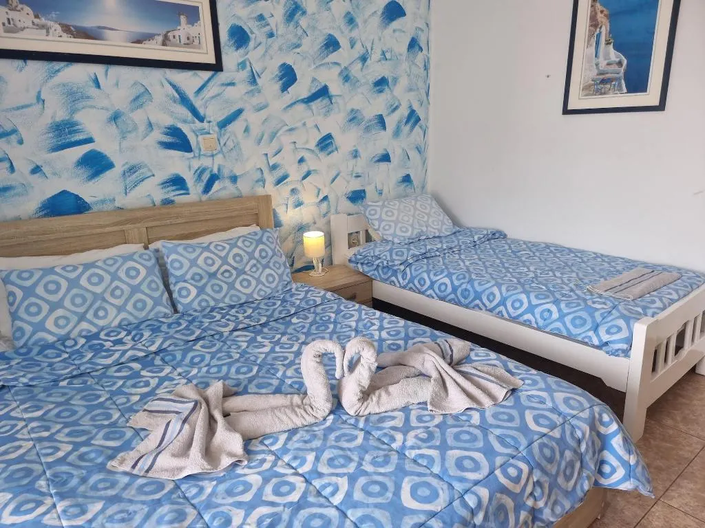Room, Pleasure Beachside Studios, Santorini