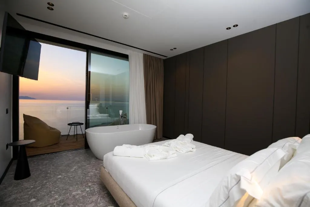 DOUBLE DELUXE ONE BED Room, Nobus Hotel & Spa, Kavaje
