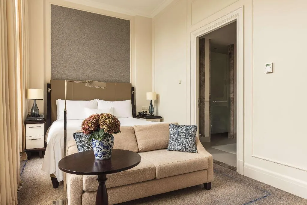SUITE STANDARD Room, Waldorf Astoria Amsterdam, Amsterdam