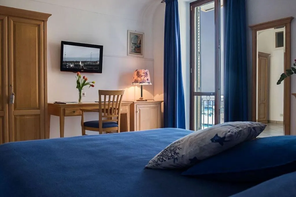 Room, L'Approdo, Naples