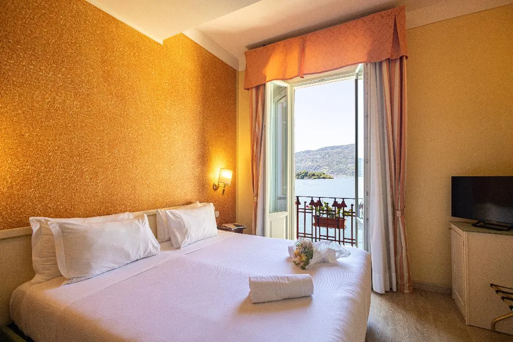 Double or Twin DELUXE LAKE VIEW Room, LVG Hotel Collection - Hotel Pallanza, Milan