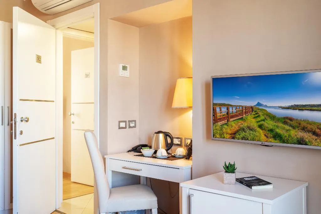 Room, Hotel Centrale, Olbia