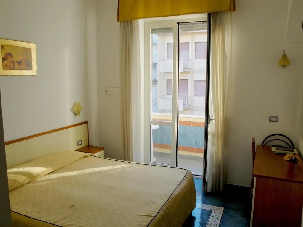 Room, Meublè Casa Mannini, Naples