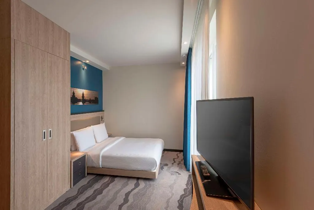 DOUBLE Accessible-Queen Size Bed Room, Hampton by Hilton Berlin City Alexanderplatz, Berlin