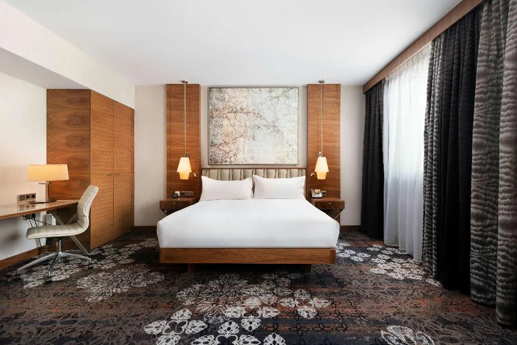 DOUBLE KING SIZE BED Room, DoubleTree by Hilton Krakow Hotel & Convention Cen, Krakow