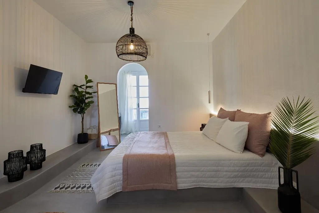 Room, Symmetry Suites, Santorini