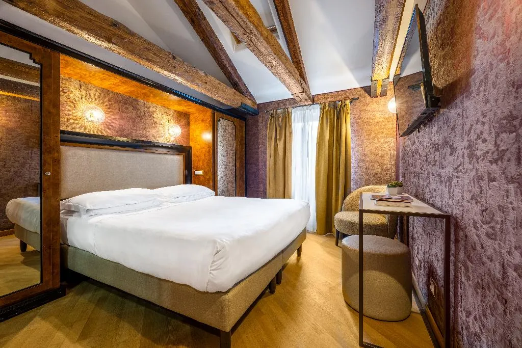 DOUBLE SUPERIOR Room, Paganelli, Venice