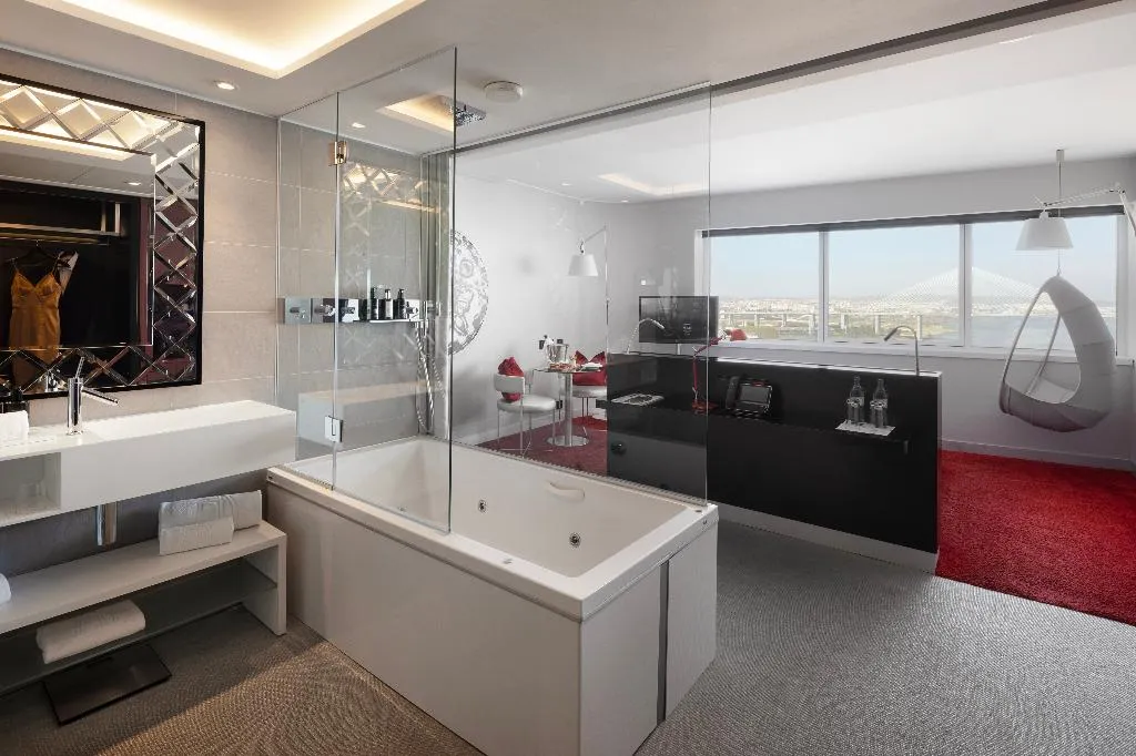 DOUBLE SUPERIOR Room, Myriad By Sana Hotels, Lisbon