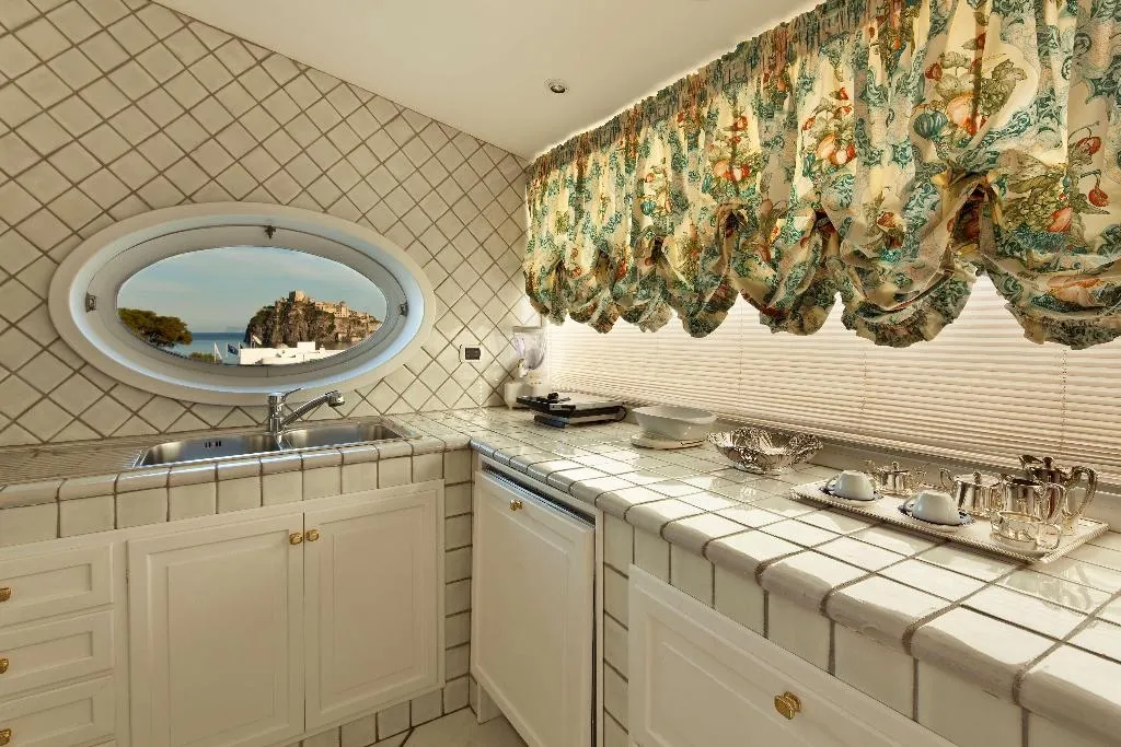 Room, Excelsior Belvedere Hotel & Spa, Naples