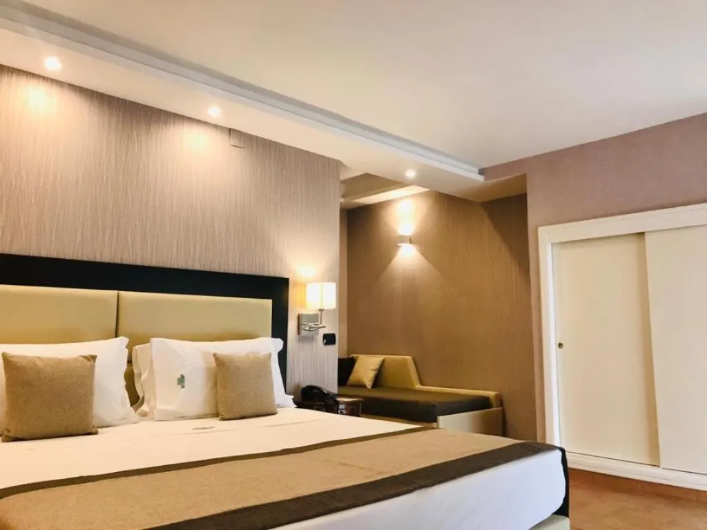 QUADRUPLE STANDARD Room, American Hotel, Naples