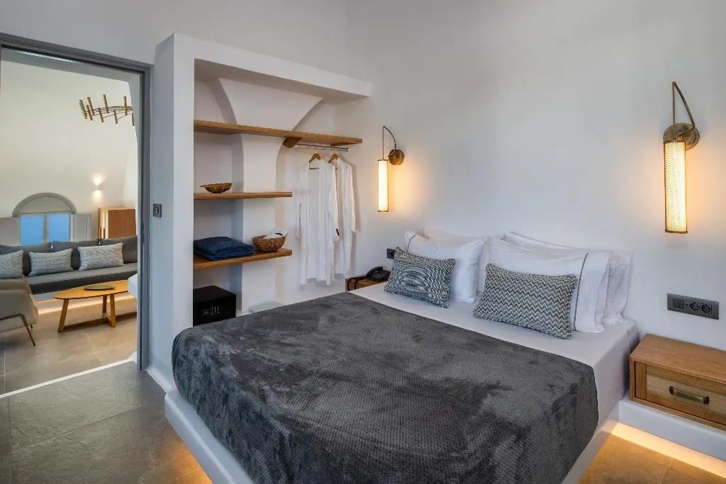 SUITE WITH PRIVATE POOL Room, Eteoro Suites, Santorini
