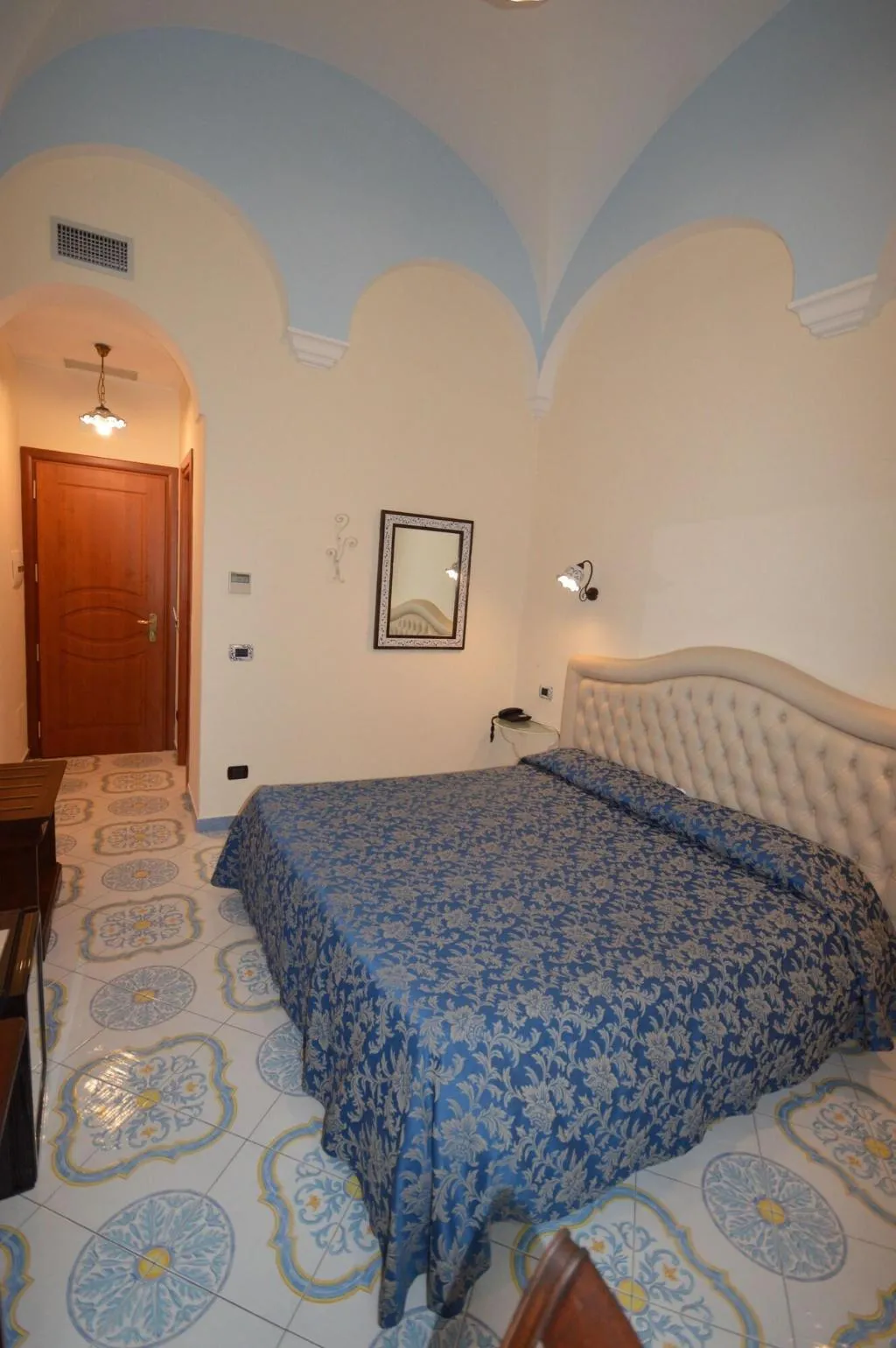 Room, B&B Palazzo Pisani, Naples