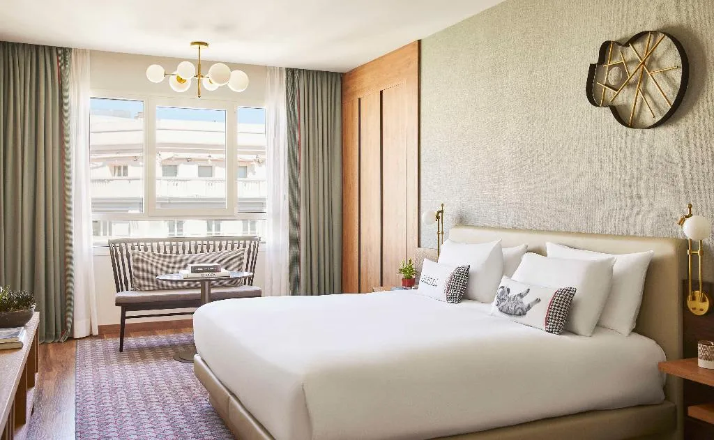 Room, Hyatt Centric Gran Via Madrid, Madrid