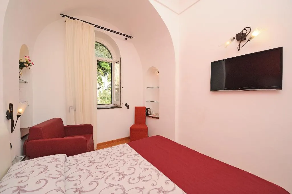 TRIPLE DELUXE Room, Hotel Villa Annalara, Naples