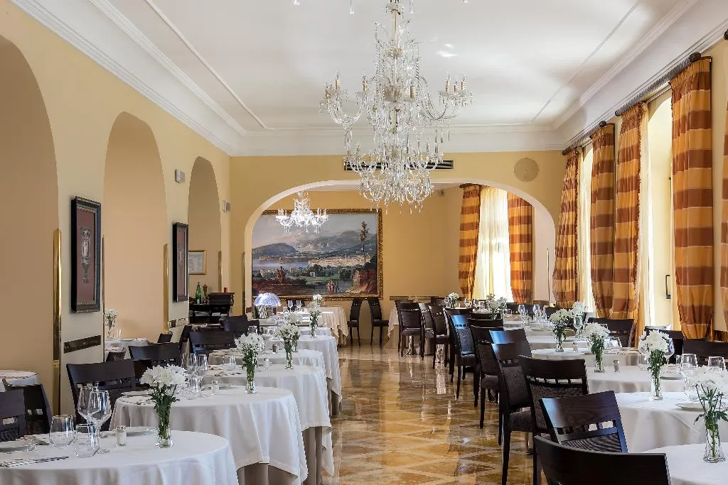 Restaurant, Grand Hotel Due Golfi, Naples