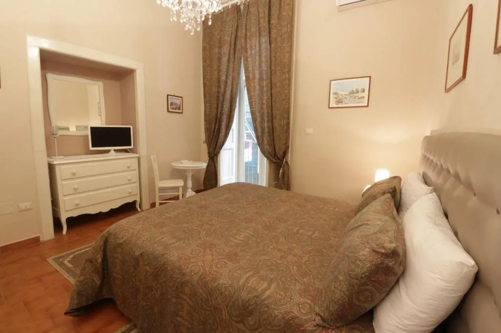 Room, B&B Speranzella, Naples