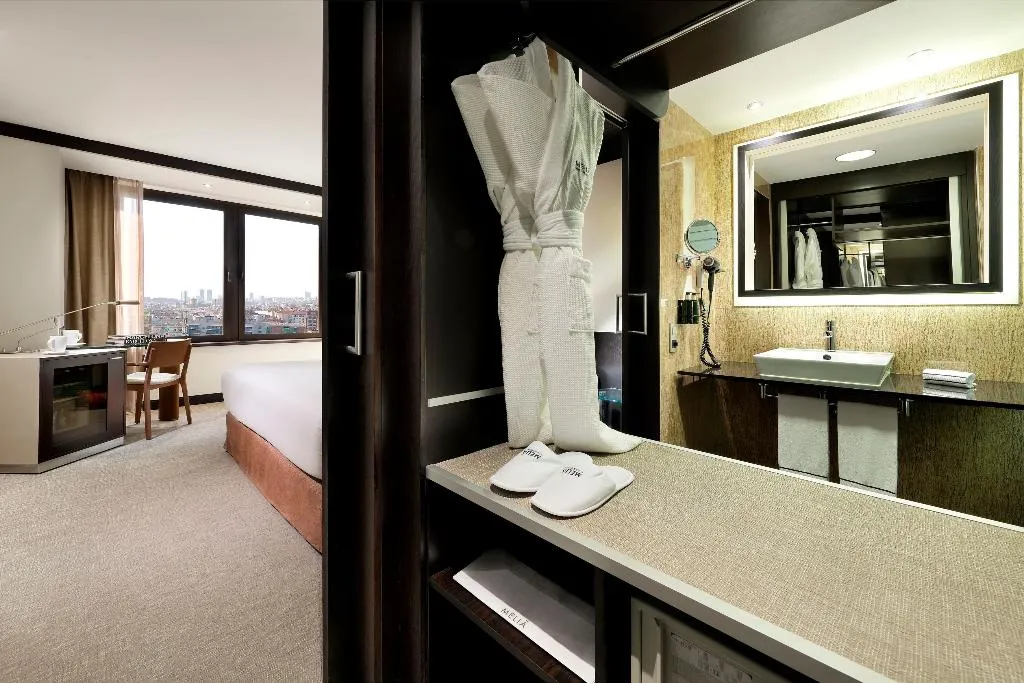 Double or Twin PREMIUM CITY VIEW Room, Melia Barcelona Sarria, Barcelona