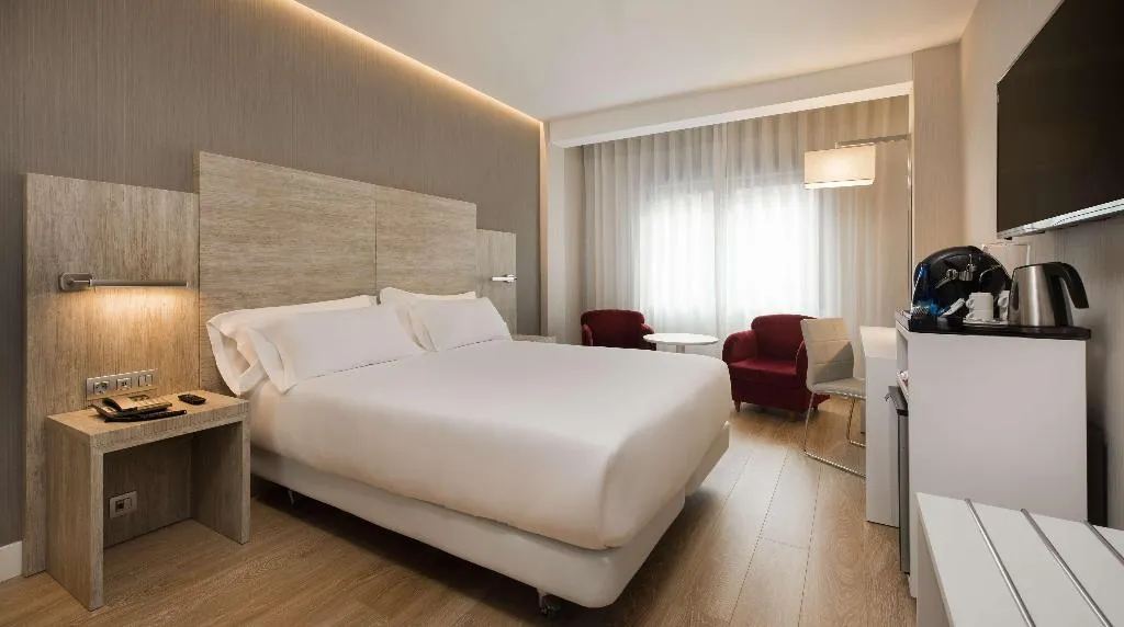 DOUBLE SUPERIOR Room, NH Madrid Chamberí, Madrid