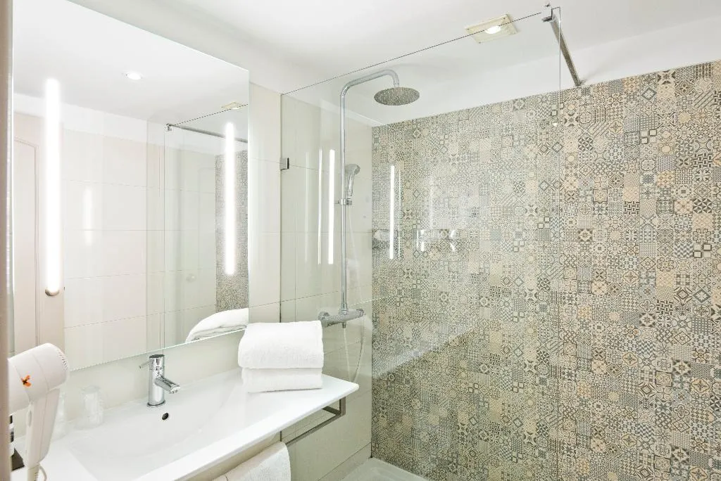 Double or Twin SUPERIOR SEA VIEW Room, Golden Tulip Porto Gaia, Porto