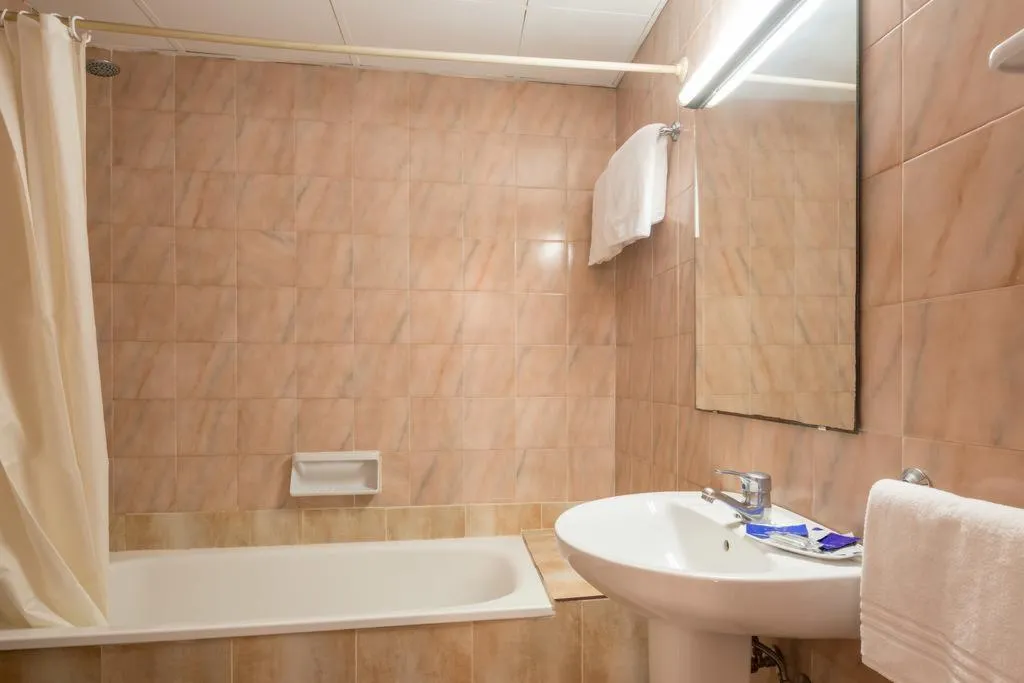 QUADRUPLE STANDARD Room, htop Alexis, Costa Brava