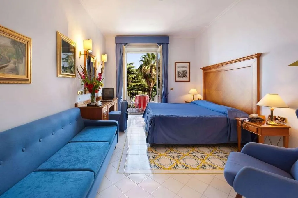 DOUBLE CLASSIC Room, Continental, Naples