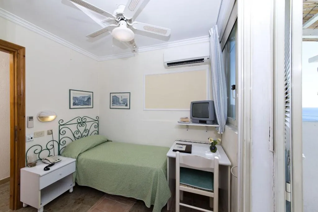 Room, La Palma, Naples