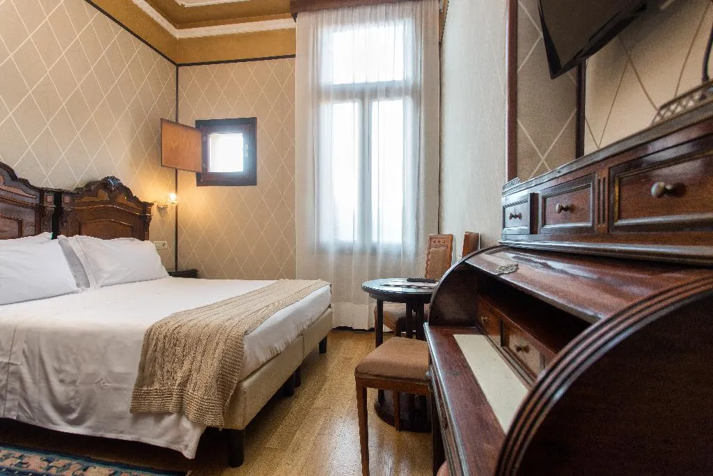 Double or Twin BASIC Room, Saturnia & International, Venice