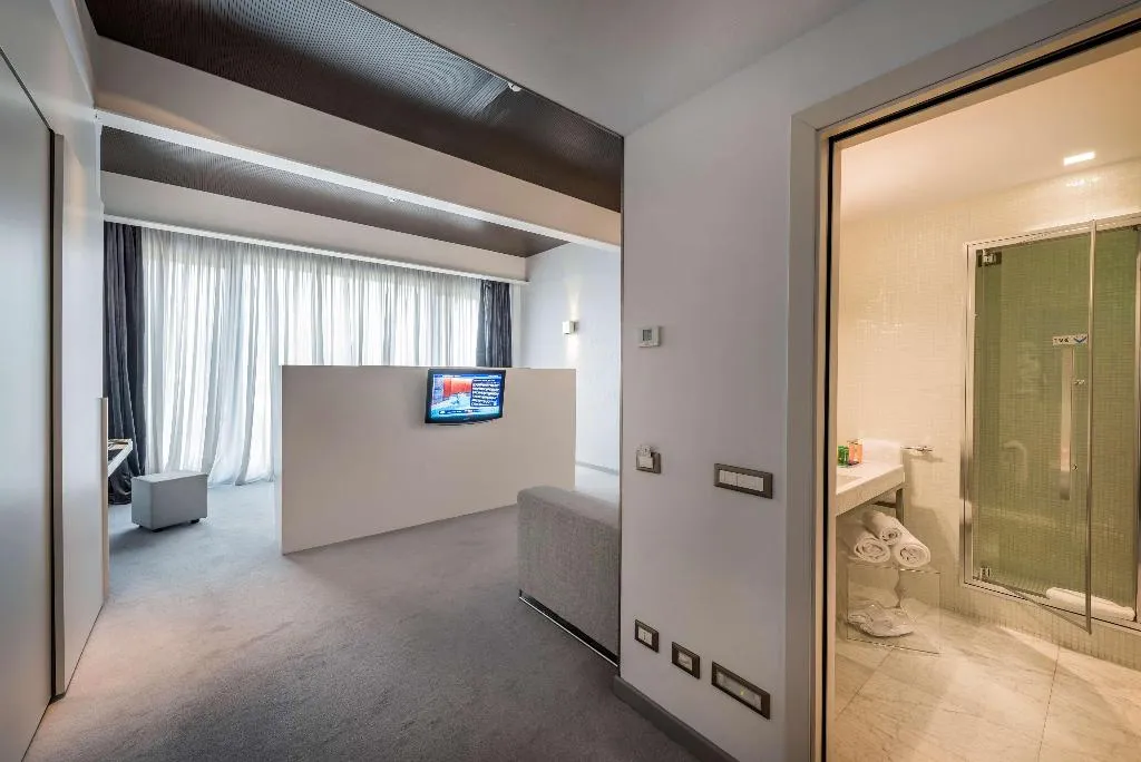 JUNIOR SUITE EXECUTIVE KING BED Room, Devero Hotel & Spa, BW Signature Collection, Milan