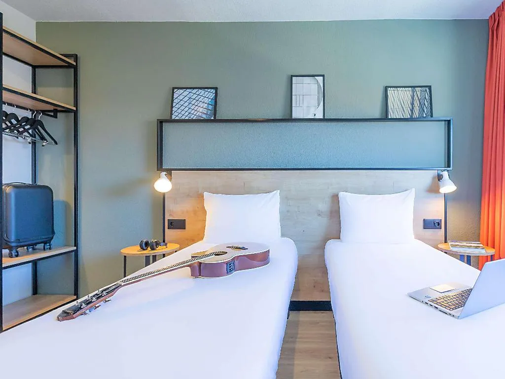 TWIN SUPERIOR Room, Ibis Guimaraes, Porto