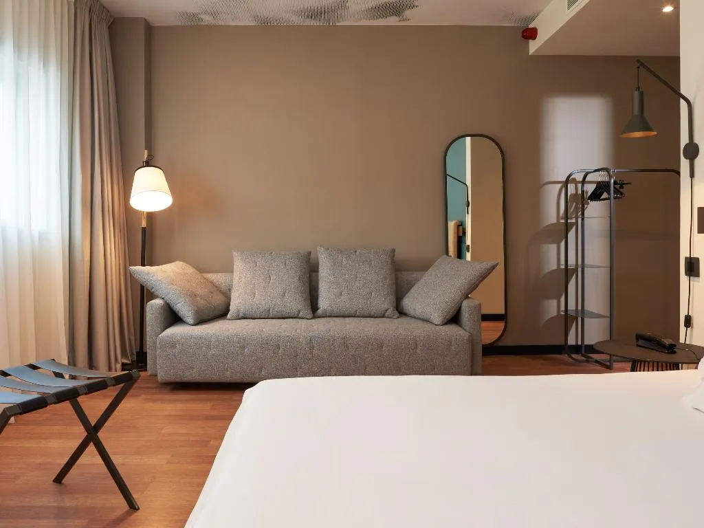 DOUBLE Accessible SUPERIOR Room, Ibis Madrid Aeropuerto Barajas, Madrid